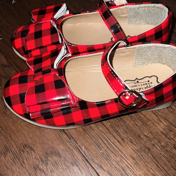 Buffalo plaid bow shoes Pipperdoodles - Picture 2 of 5
